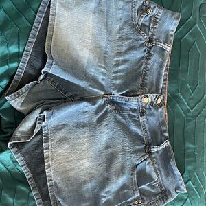 Wanna betta butt YMI lightweight denim shorts!